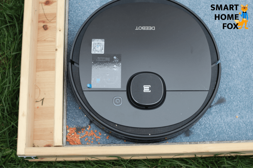 Deebot OZMO 950 чистит в углу